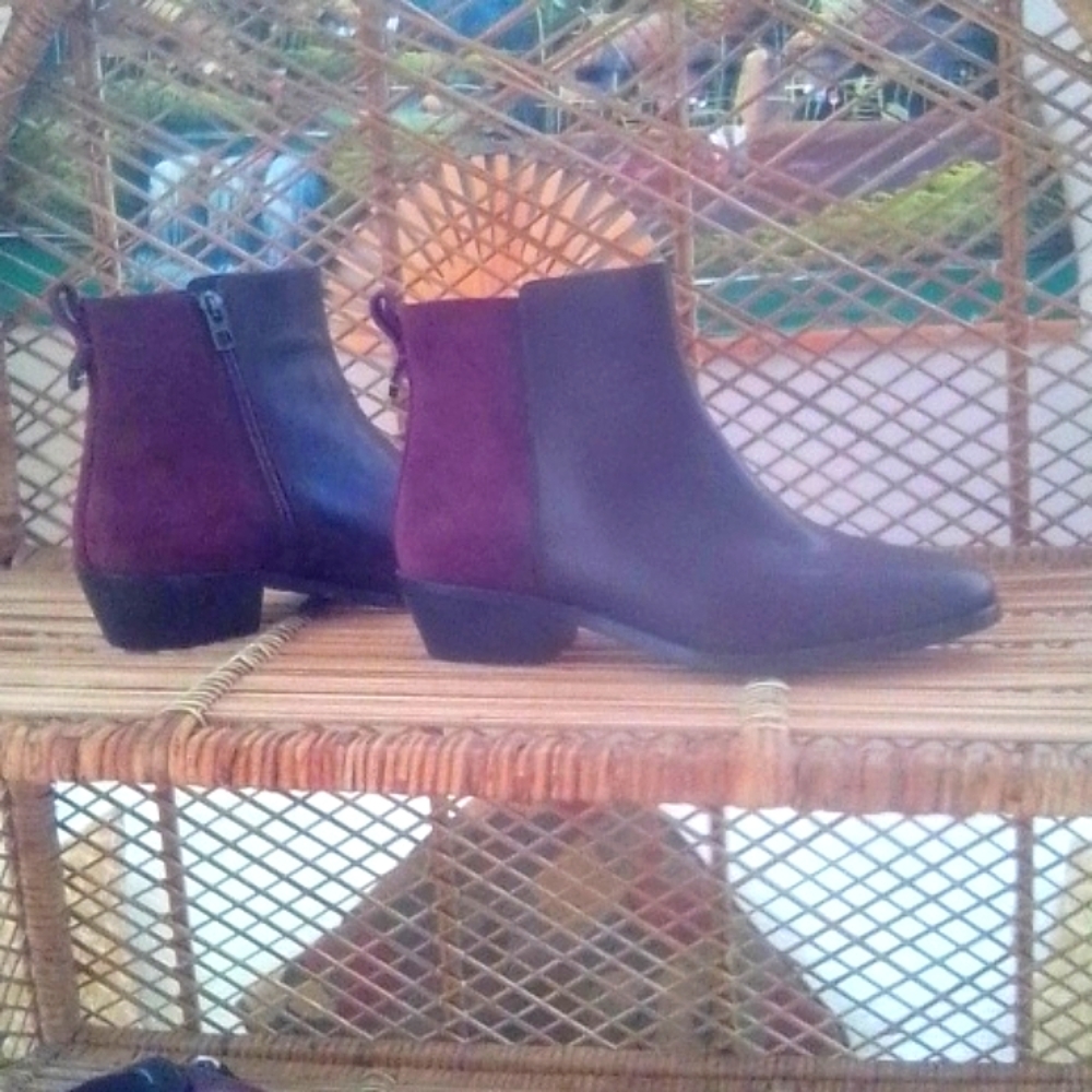 Women's Coach boot size 8.5B color eggplant